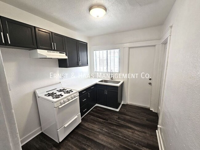 Building Photo - 1306 E Hellman St Unit #05