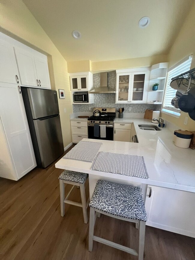 Photo - Ventura - Fully furnished one bedroom, one...