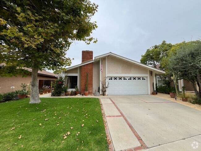 Building Photo - MOVE-IN READY 3+2 w/all appliances, commun... Rental