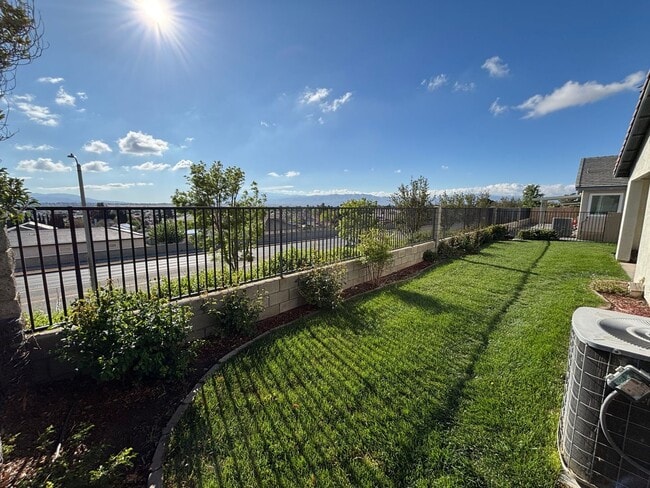 Building Photo - 13141 High Crest Rd Unit B