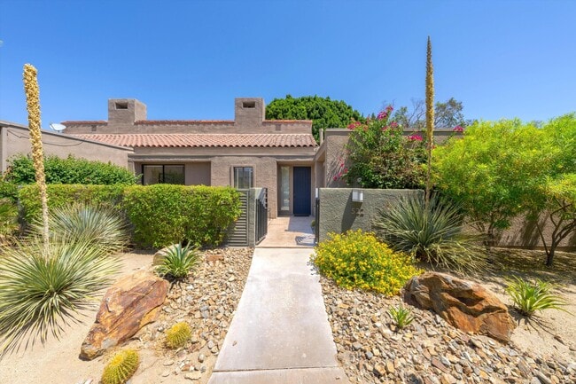 Photo - 522 Desert W Dr