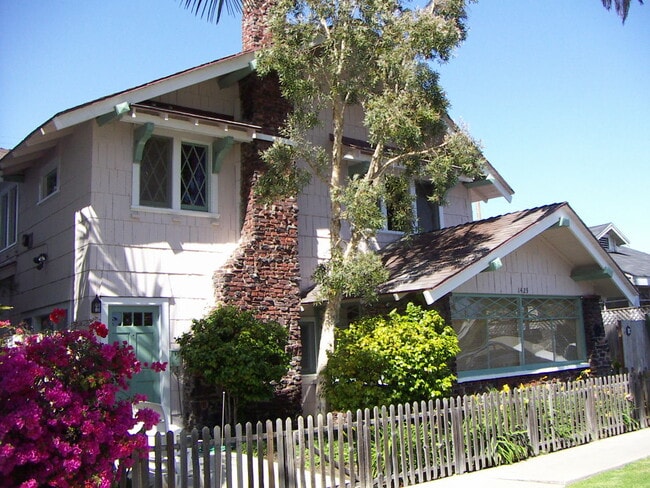 Building Photo - 1423 Cabrillo Ave Unit C