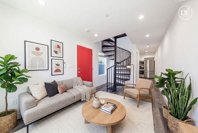 Building Photo - 3015 Alsace Ave Unit # 2