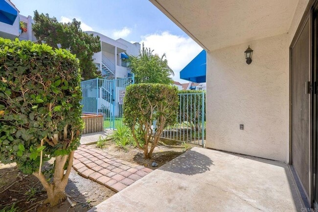 Photo - 8338 Regents Rd