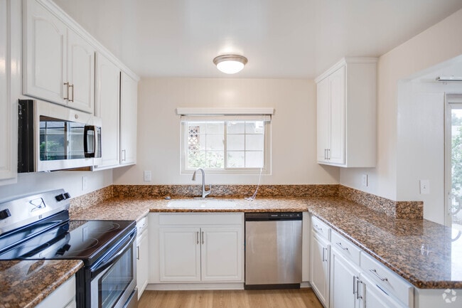 3BR, 3BA - 1603SF - Kitchen - La Colina Gardens