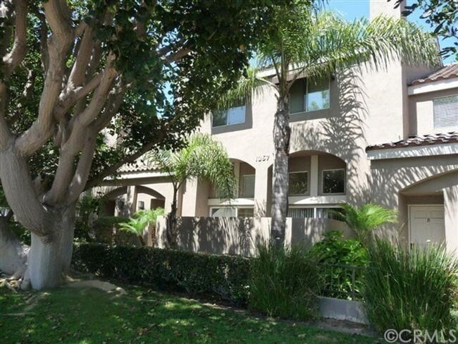 Building Photo - Awesome Townhouse in El Segundo w/Laundry in Unit, Garage and Pool