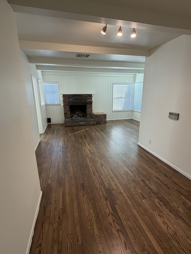 Photo - 7402 Haskell Ave