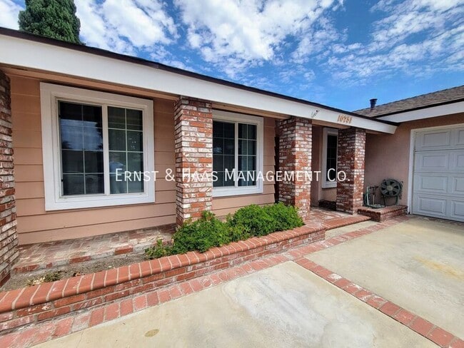 Photo - 10751 Andy St