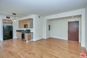 Photo - 460 S Spring St