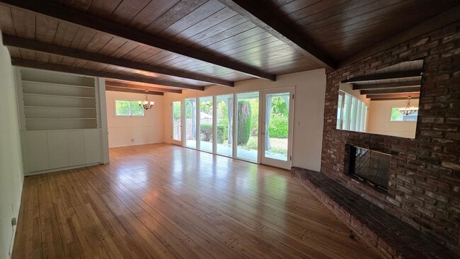 Photo - Sherman Oaks 3+2 w/great backyard + all ap...