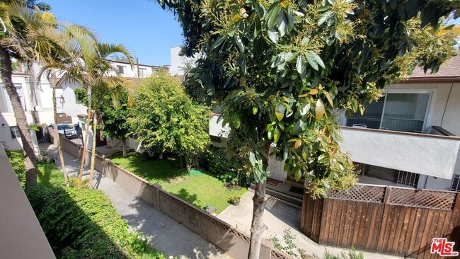 Photo - 1438 S Barrington Ave Unit 1