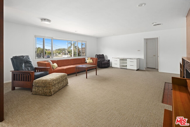 Photo - 8136 Loyola Blvd