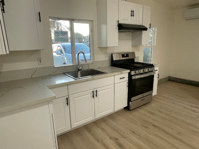 Photo - 4315 Eileen St