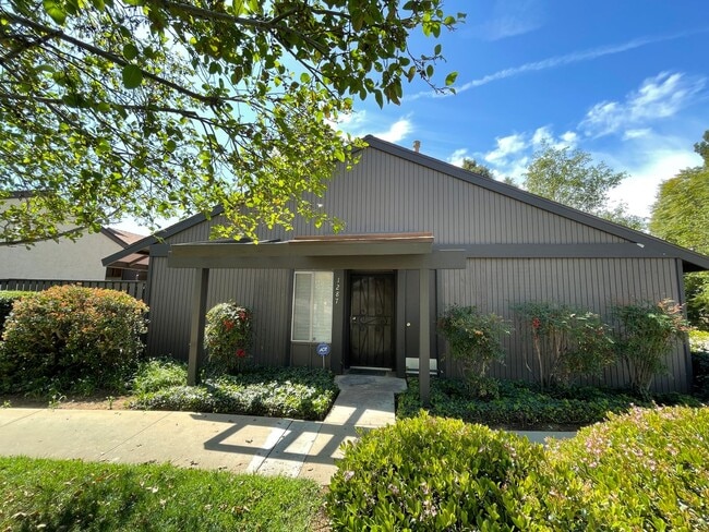 Building Photo - 2 Bed, 1 bath property in San Dimas