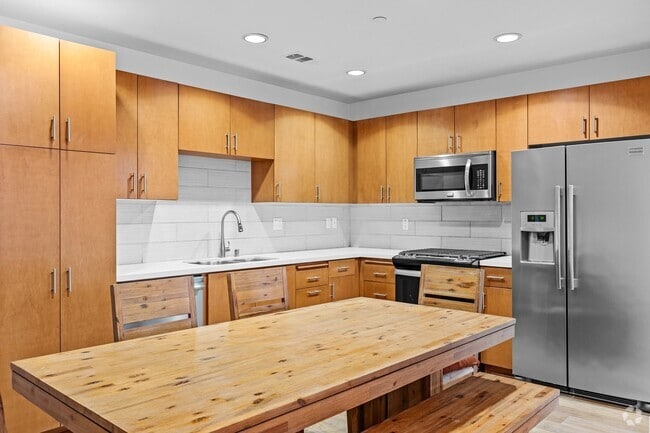 Building Photo - Stunning Modern Luxury 3BD/2BA Condo in Ma...