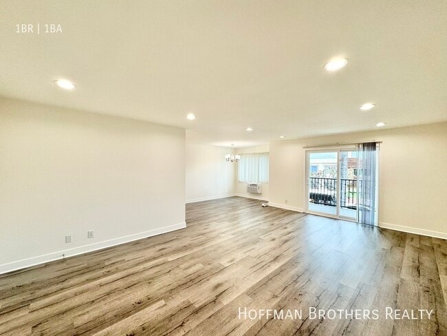 Photo - 5415 Newcastle Ave Unit 42