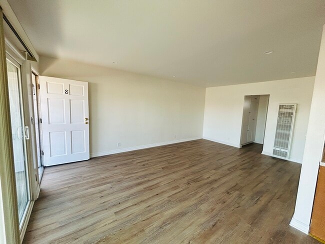 Building Photo - 1414 S Orange Grove Ave Unit 8