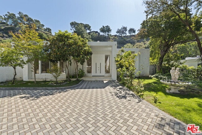 Building Photo - 1860 Loma Vista Dr Rental