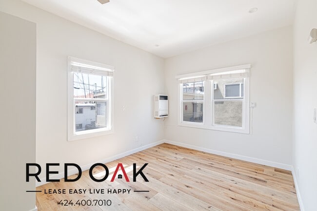 Photo - 915 S Kenmore Ave Condo Unit 204