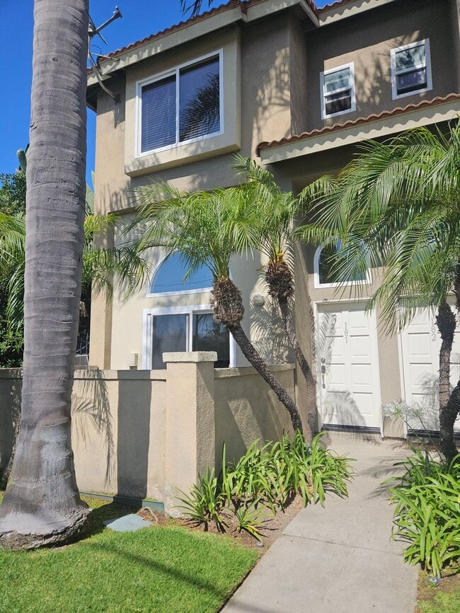 Building Photo - **Open House** Friday, June 12th, TIME: 3:30pm - 4:30pm