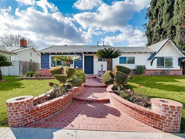 Building Photo - 6901 Fallbrook Ave Rental