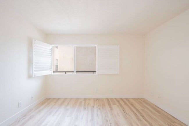 Photo - 10020 Zelzah Ave Unit 108