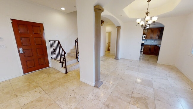 Building Photo - 14764 Sylvan St Unit Apt#6