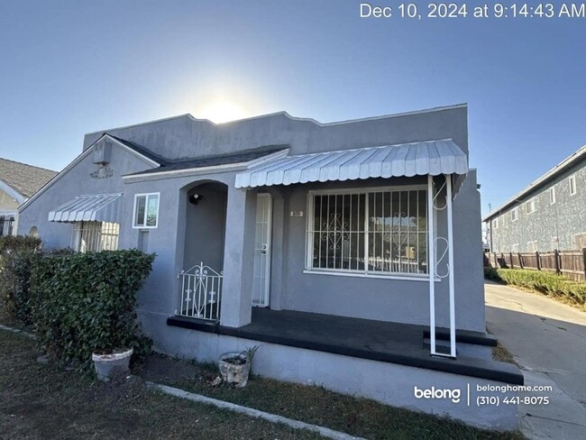 Building Photo - 1110 W 92nd St