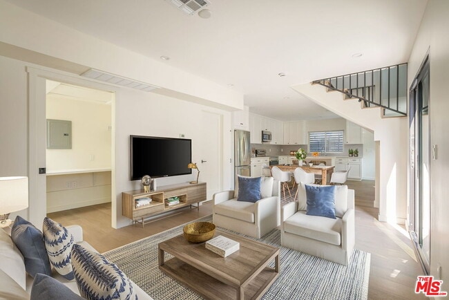 Photo - 535 Beloit Ave