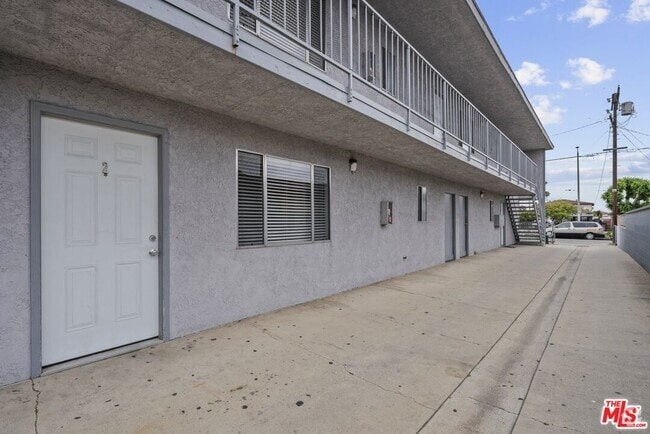 Building Photo - 1556 W 227th St Unit 2 Rental