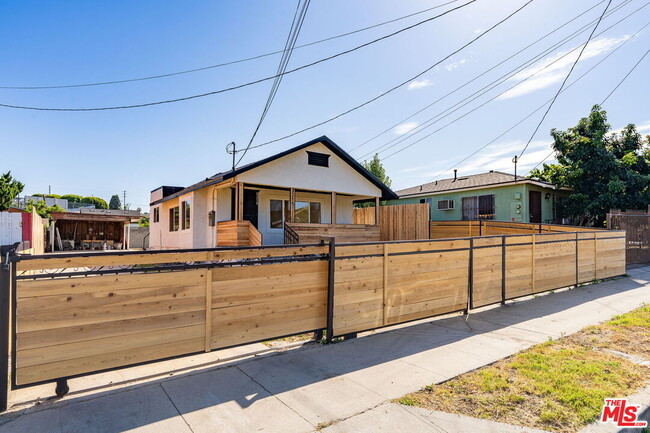 Photo - 3215 Winter St