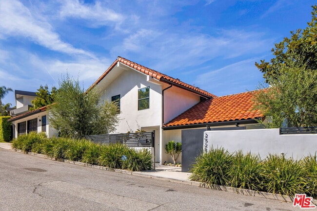Photo - 2528 Carman Crest Dr