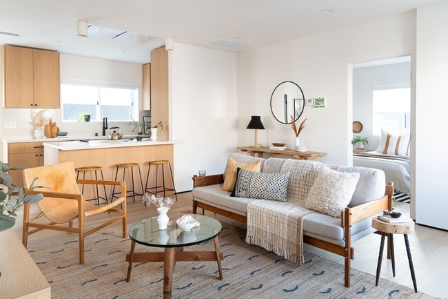 2 Bed & 1 Bed Bungalows - 2016-2022 N Vista del Mar Ave