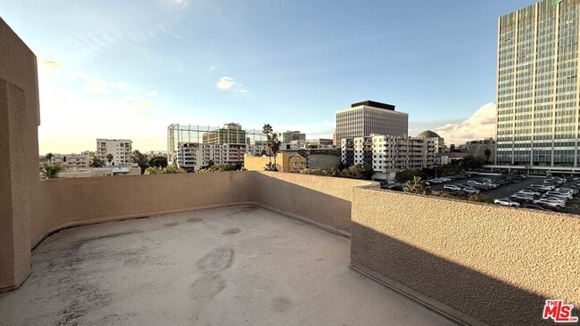 Photo - 701 S Kingsley Dr Unit 405