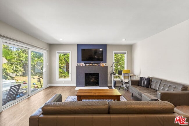 Photo - 14034 Valerio St House