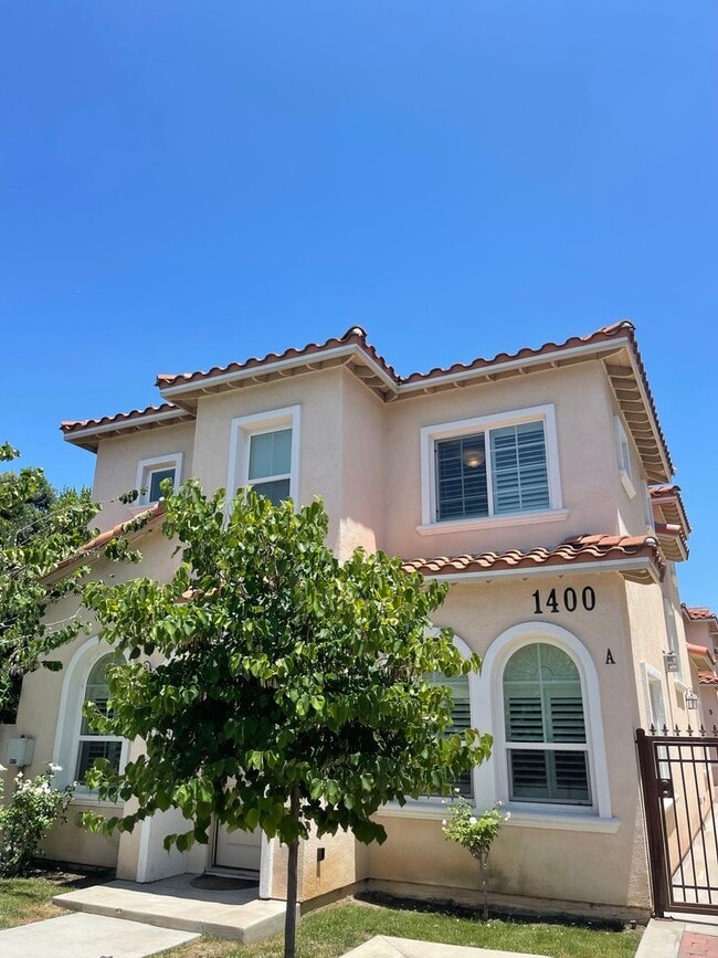 San Gabriel 3 beds 2.5 bathrooms for lease - San Gabriel 3 beds 2.5 bathrooms for lease Townhome