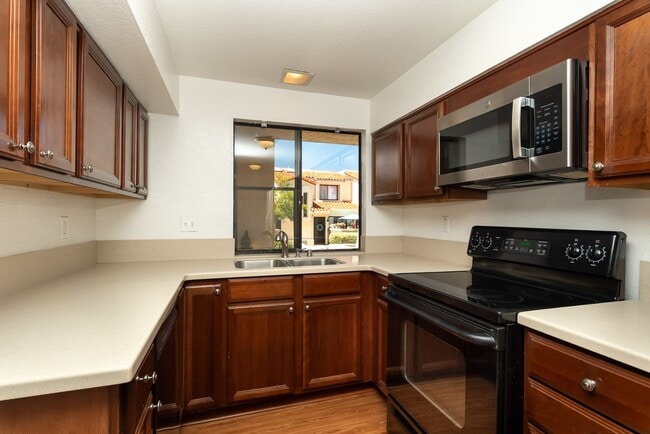 Photo - Beautiful 3 bedroom 2.5 bath townhouse across the street from Lake Murray