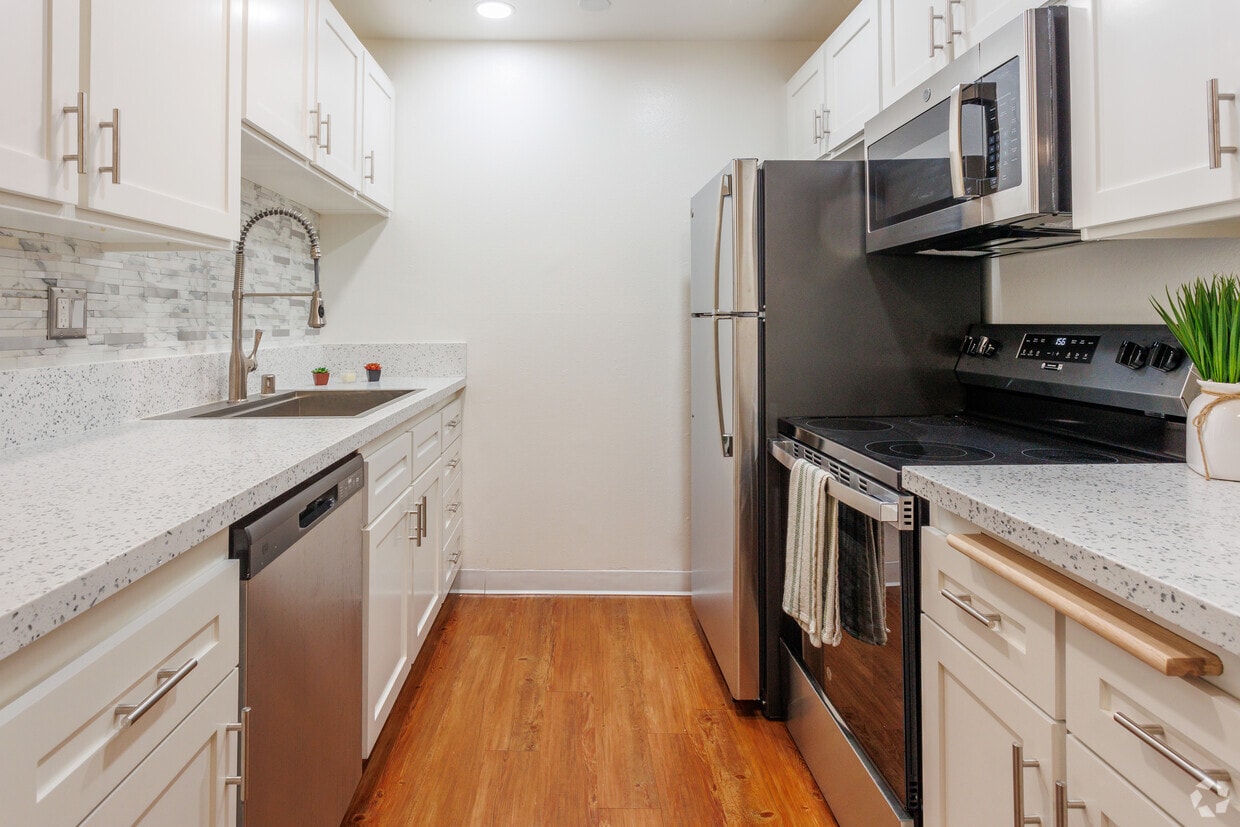 Floor Plan - Large 1 bdrm