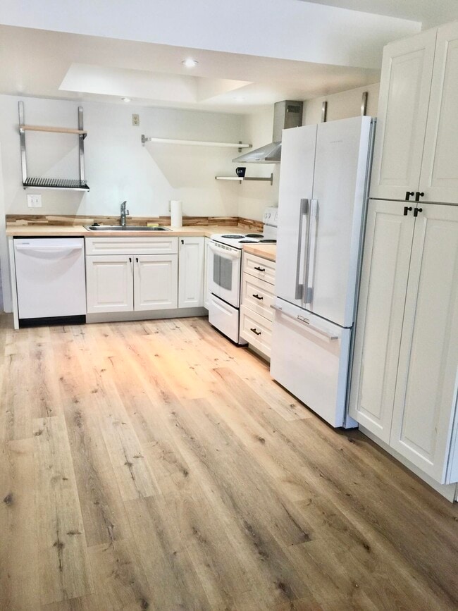 Building Photo - 9647 Spyglass Ave Unit 24