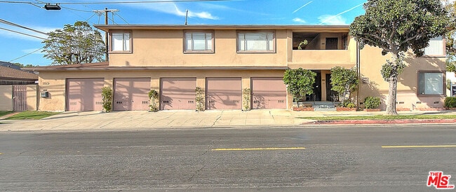 Building Photo - 3701 Coliseum St