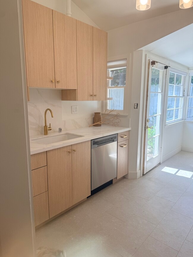 Building Photo - 11425 Cashmere St