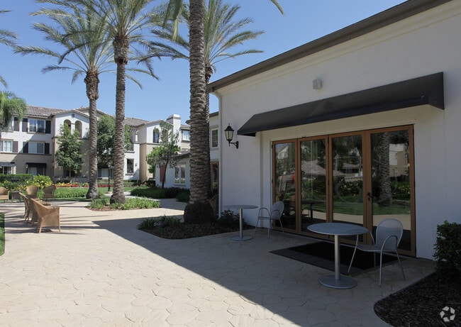 Building Photo - Esplanade Rental