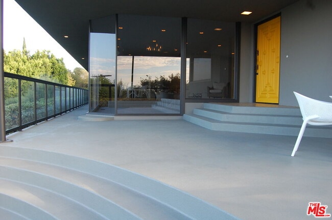 Photo - 14513 Mulholland Dr
