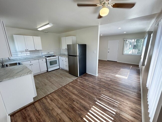 Building Photo - 10237 Commerce Ave