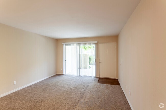 1 BR, 1 BA - 702 SF - Crosscreek