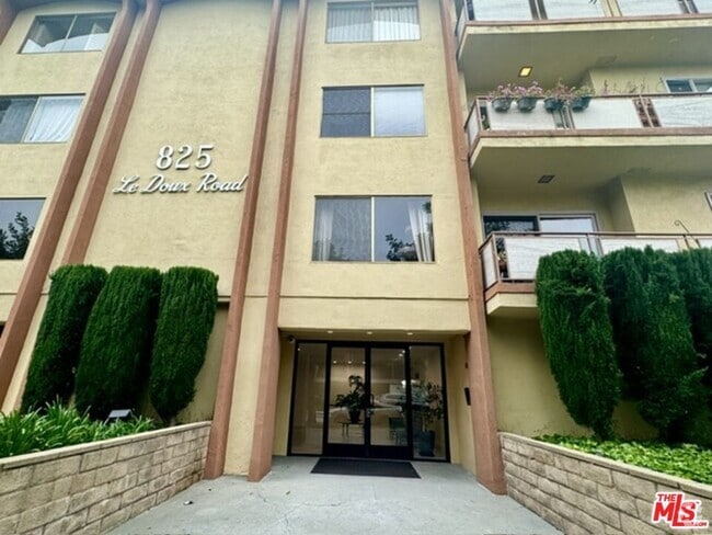 Building Photo - 825 Le Doux Rd Unit 303 Rental