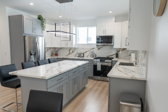 Photo - 4831 Riverton Ave