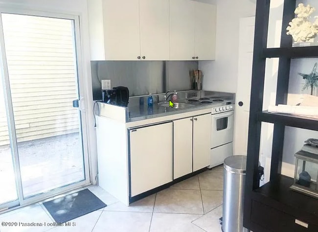 Photo - 748 1/2 N La Jolla Ave-748) Unit 748)