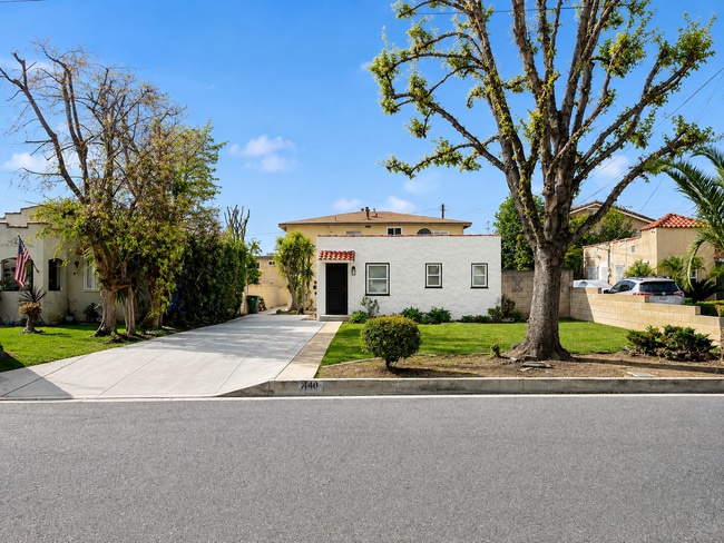 Building Photo - 440 E Puente St Unit Puente #C