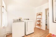 Laundry room - 842 S Sycamore Ave